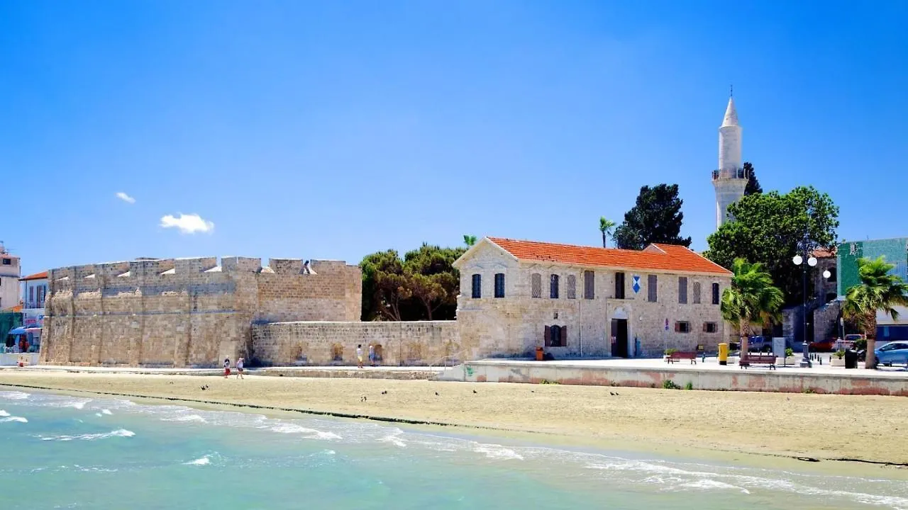 Sunorama Waterfront Apartment Larnaca