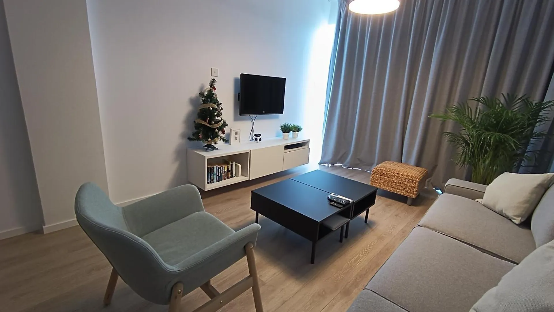 Sunorama Waterfront Apartment Larnaca