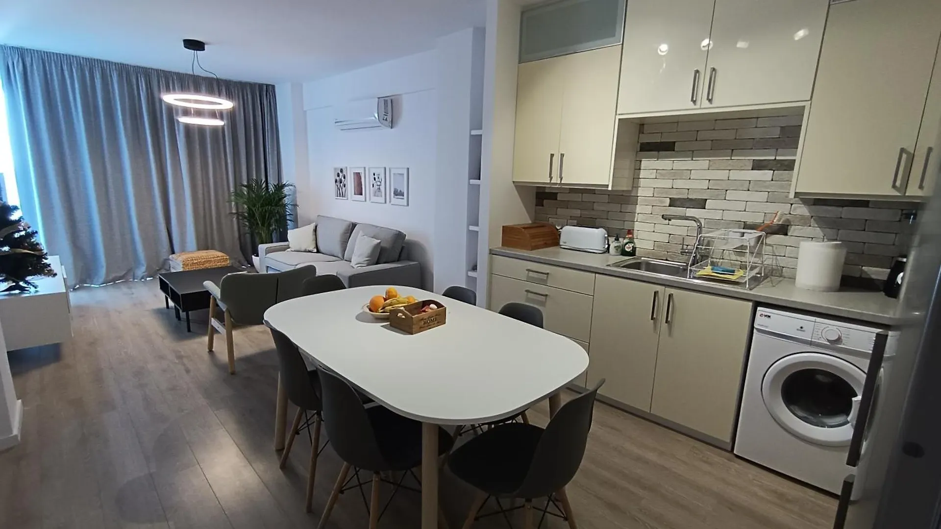 Sunorama Waterfront Apartment Larnaca